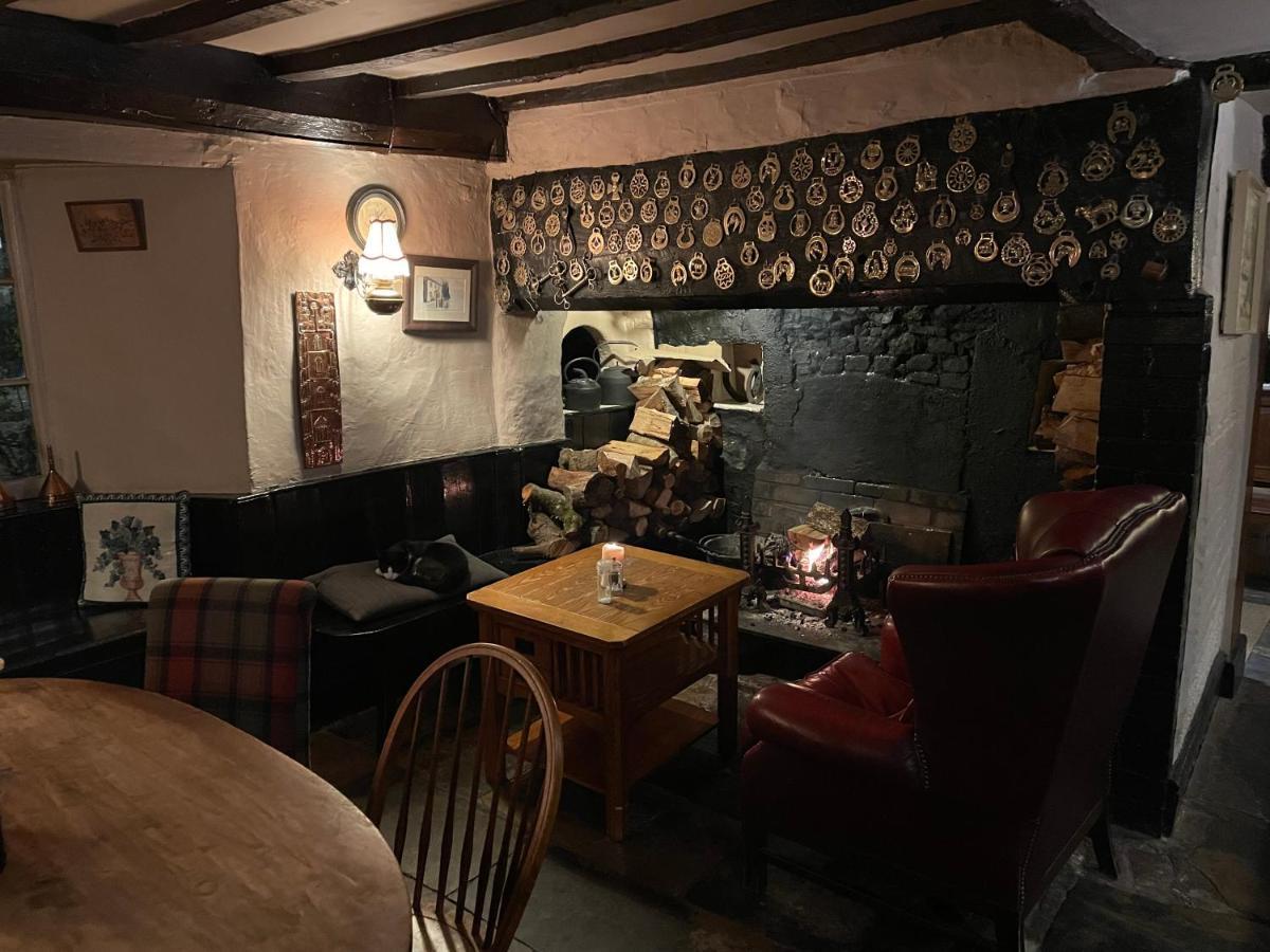 엑스민스터 The Tuckers Arms B&B 외부 사진